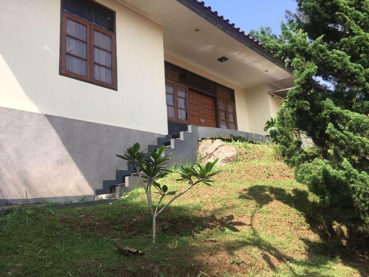 Villa Bukit Punclut Bandung